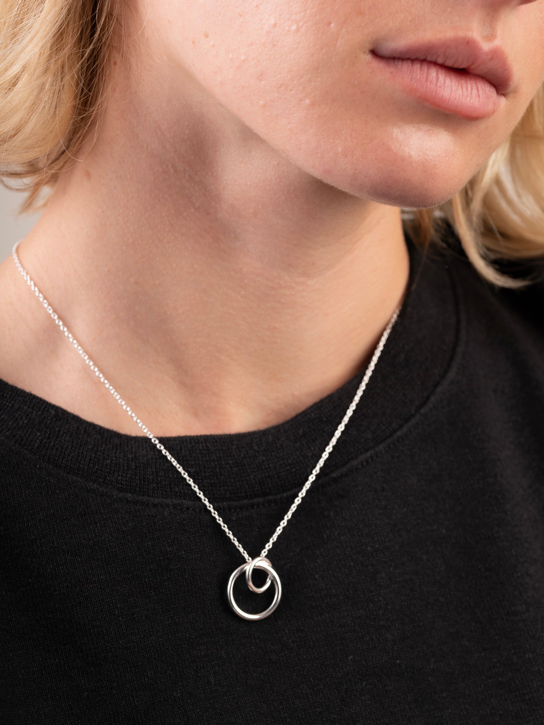 Sterling Silver Linked Circle Pendant