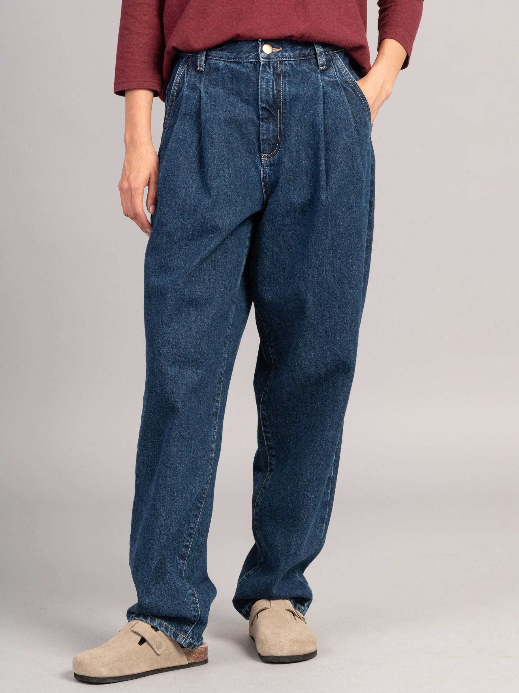 Eigg - Denim Pleated Jeans